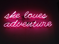 She loves adventure Neonreclame